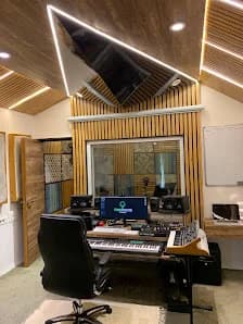 Treehouse Studio - The Nest